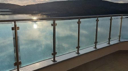 glass_railing_photorealistic